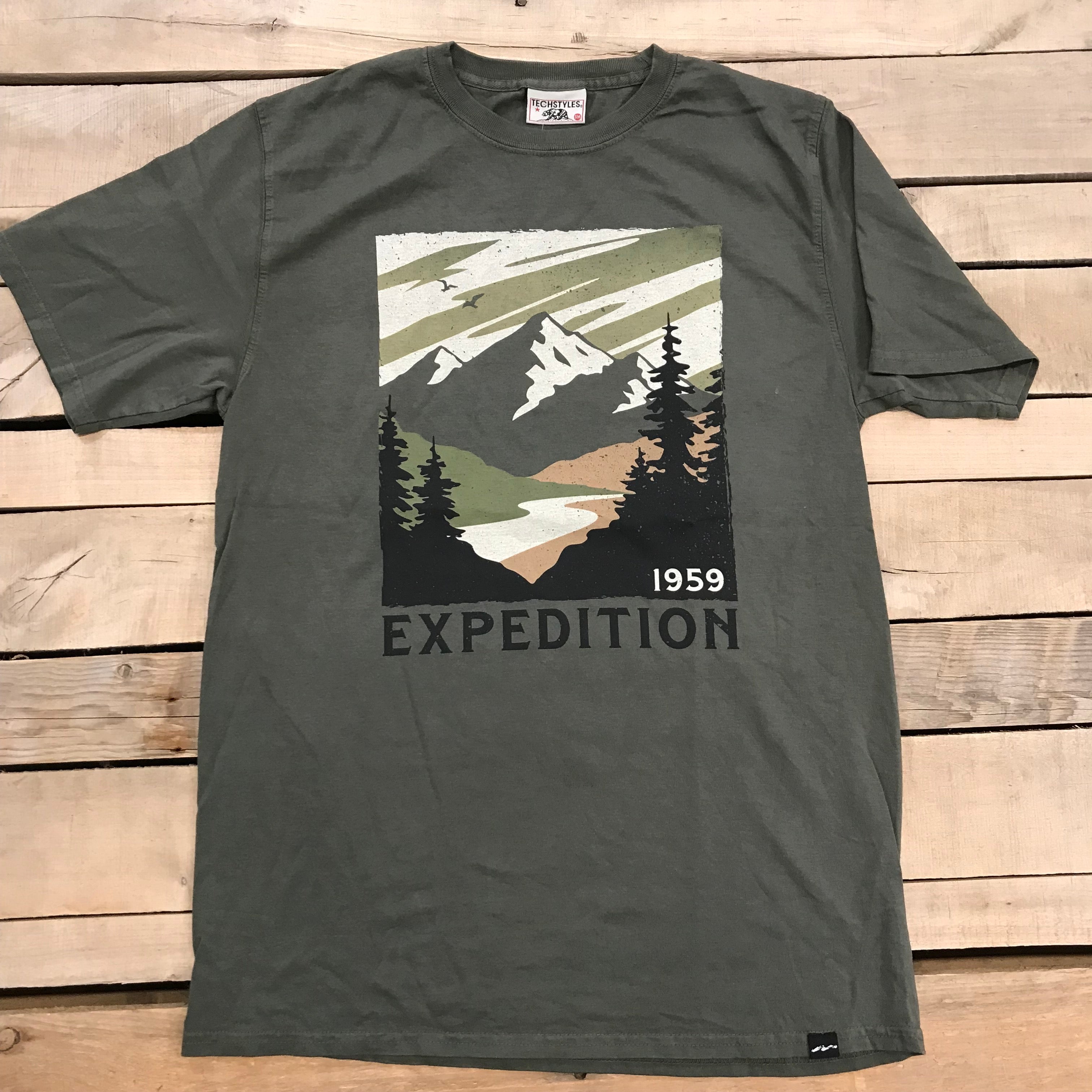 ◎Discovery EXPEDITION◎ Picnic back graphic t-shirt DGREY D Expedition Mountain River Scene T-Shirt – Alaska Chicks Co